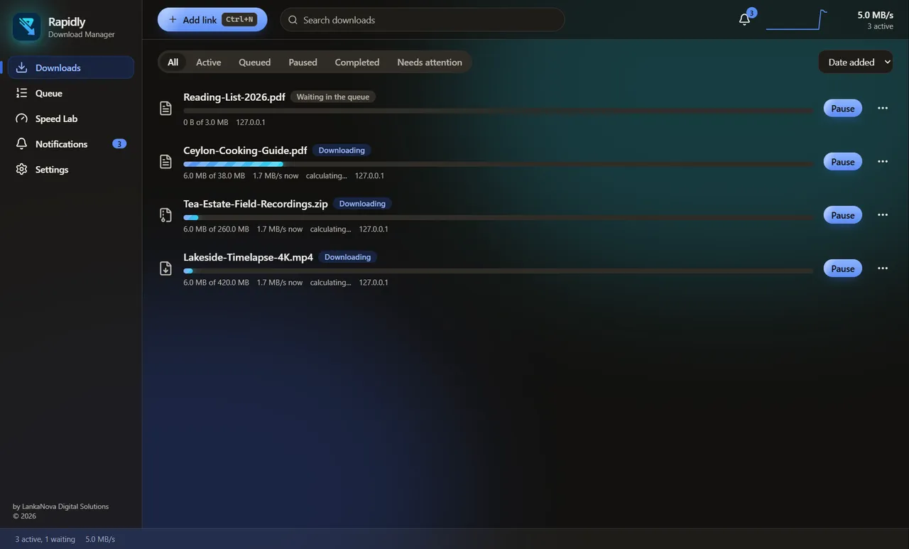 The Rapidly downloads list in dark mode: several downloads in progress with measured speeds.